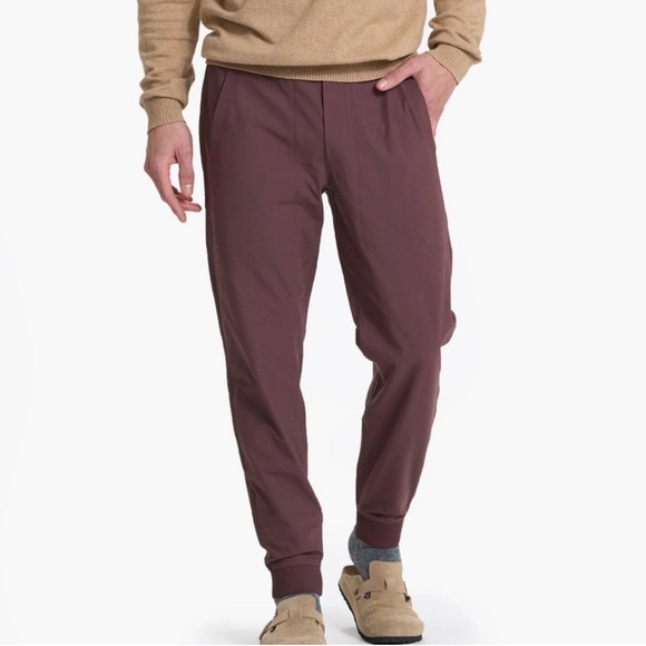 Vuori Meta Jogger Size M Chestnut Athletic Travel Lounge Athleisure Hiking Camp